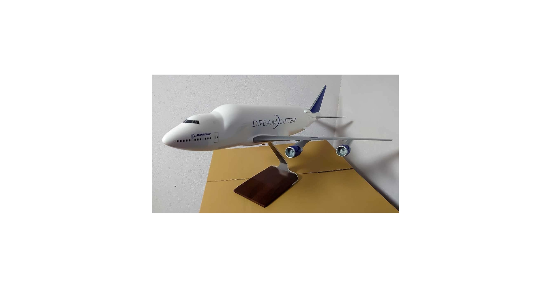【新品◦未展示】ANA 747 1/100 スタンド付き パックミン Amazon.co.jp: Pacmin ボーイング 747-400LCF ドリームリフター